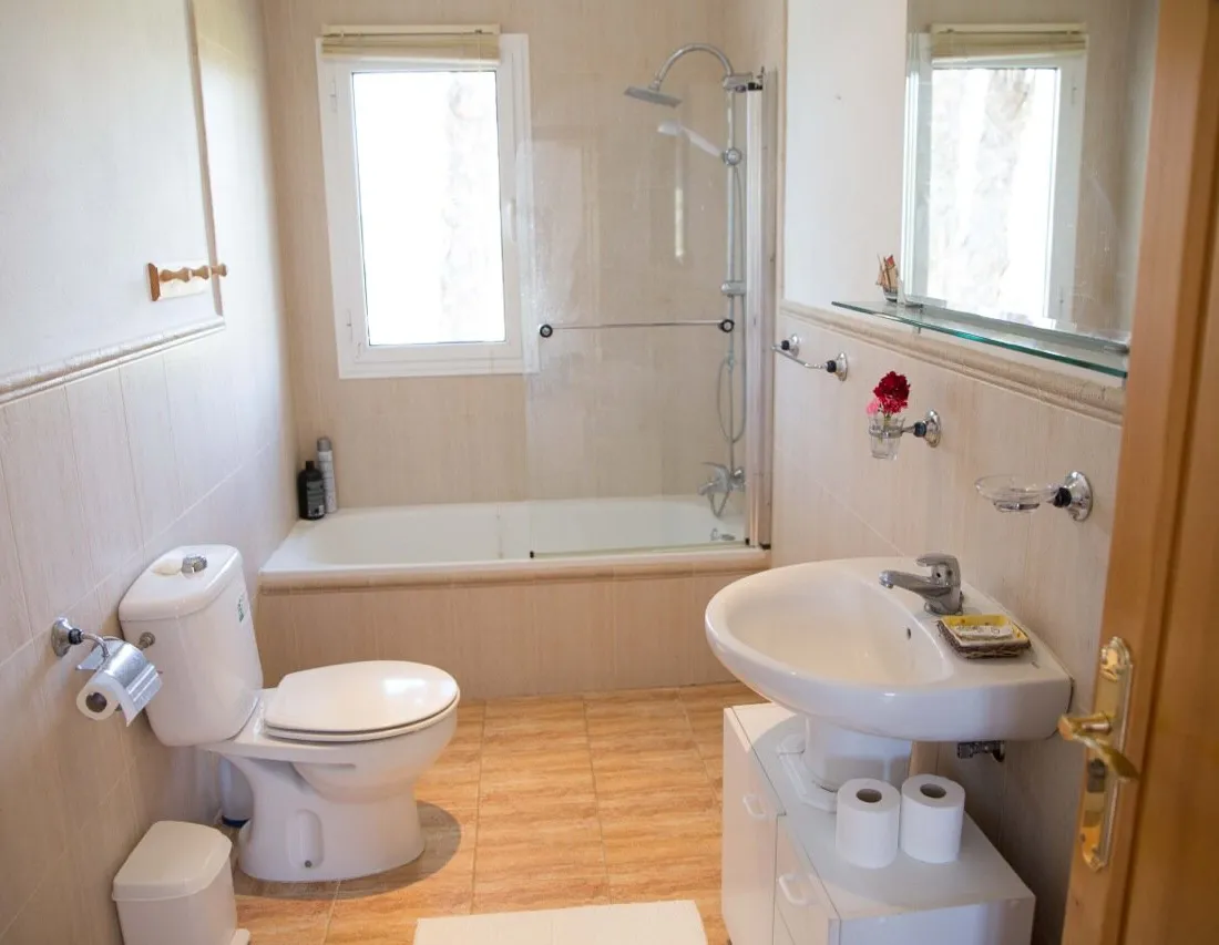 Bathroom with shower and tub